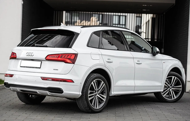 Audi Q5 cena 119500 przebieg: 190000, rok produkcji 2018 z Chełmża małe 704